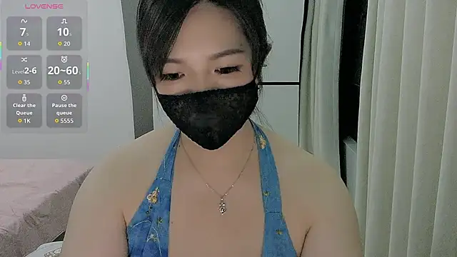 Yinian__ live cam on StripChat