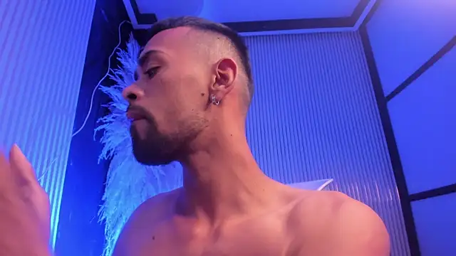 Tyler_204 live cam on StripChat