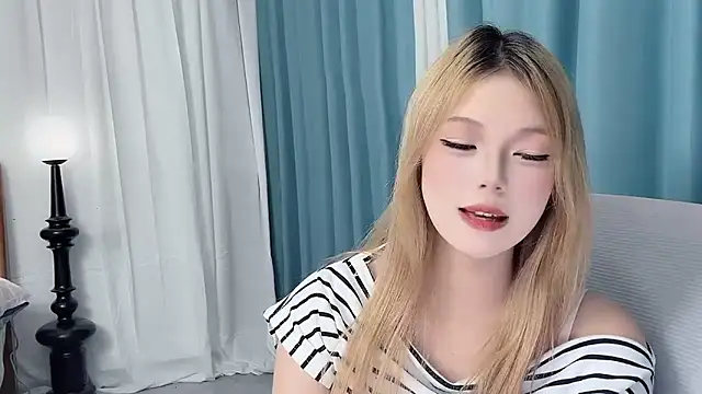 MoLi1688 live cam on StripChat