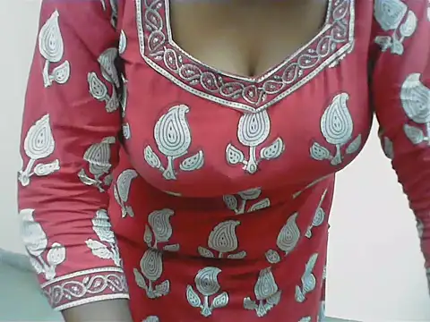 LovingPihu live cam on StripChat