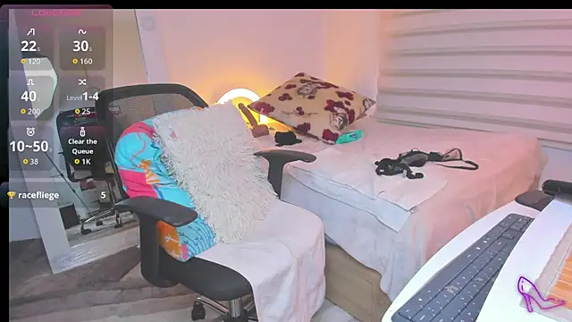 SharonVelvet live cam on StripChat