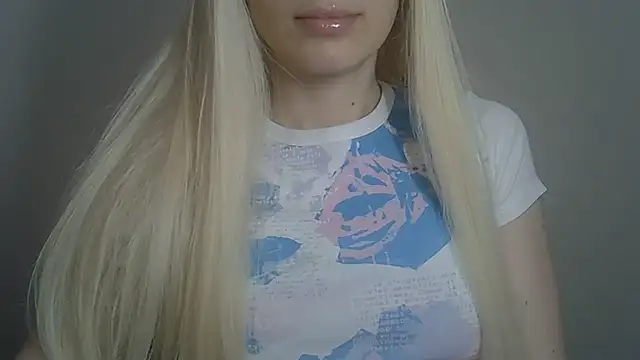 ViraVrema live cam on StripChat