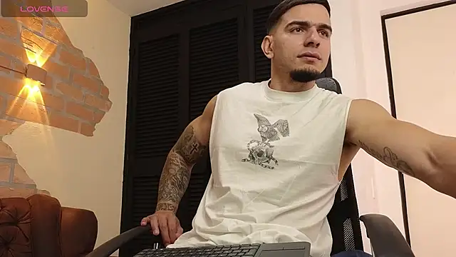 Josh_miller01 live cam on StripChat