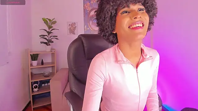 NaomiSaenz_ webcam