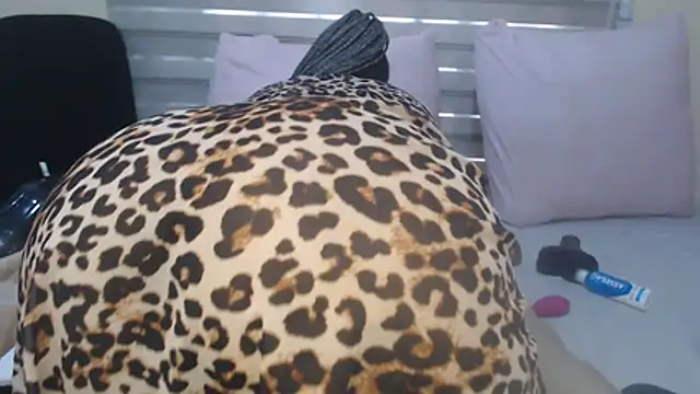Foxybrownxx1 webcam