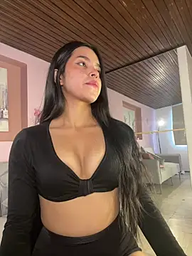 LunaMoore_Pink webcam