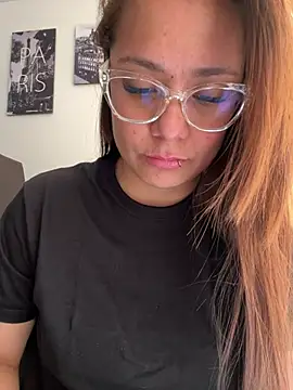 Pretty__Milf webcam