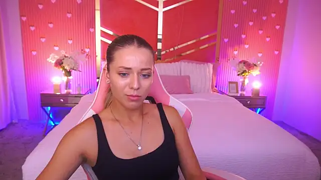 DoveLovee webcam