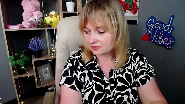 KiraSmiling webcam