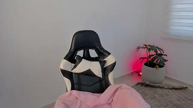 SavannahWildee webcam