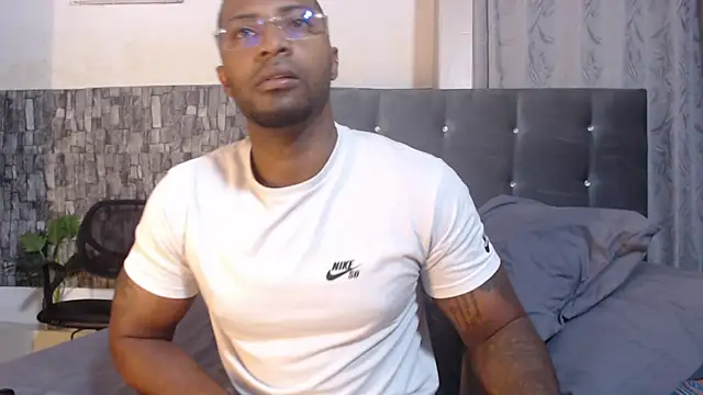 IsiahMaxwell webcam