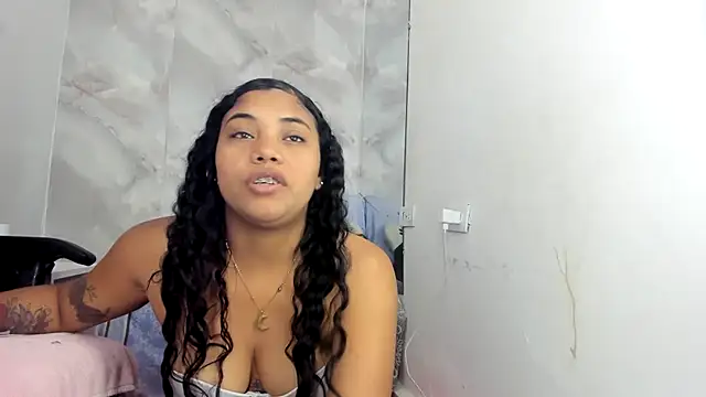 EllyBloom webcam