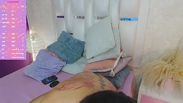 moon_ivy_ webcam