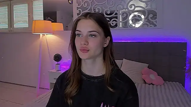 LuisaClover Live Web Cam Show