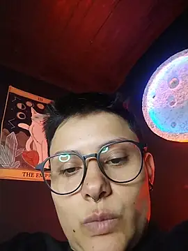 girl_intense444