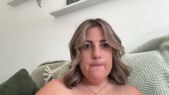 MsBelleWarick webcam