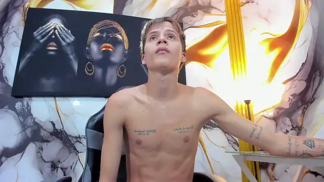 mono_blonde webcam