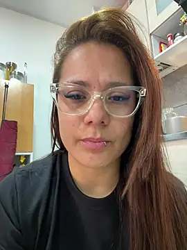 Pretty__Milf webcam