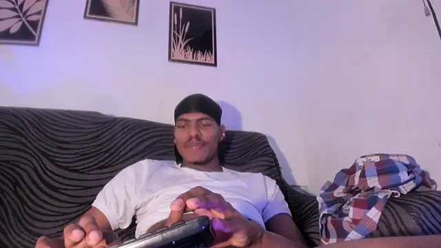 criss_zuri webcam