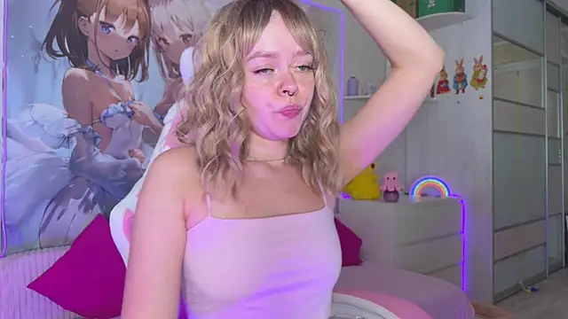 CheekySashaCharm webcam