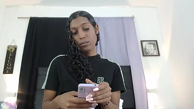 Mia_Hiills webcam
