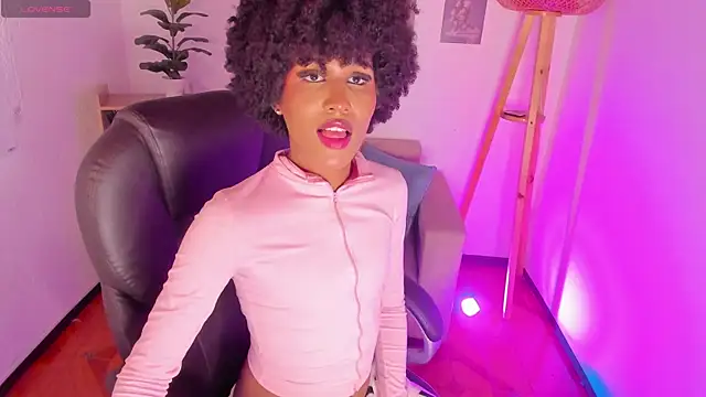 NaomiSaenz_ webcam