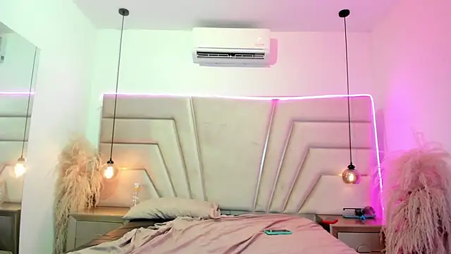 Luna_and_Axell webcam