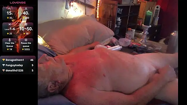 Pussyeat2please webcam
