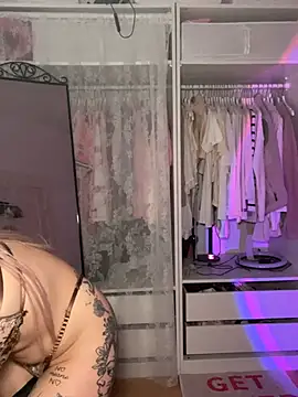 Shorty_Holly webcam