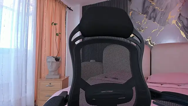 CarolineFyre webcam