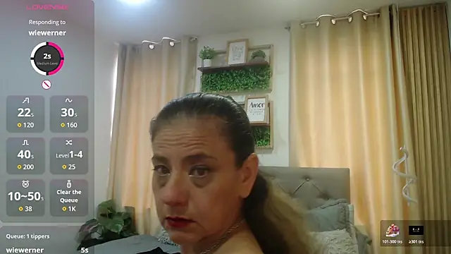 sasi_luna live cam on StripChat