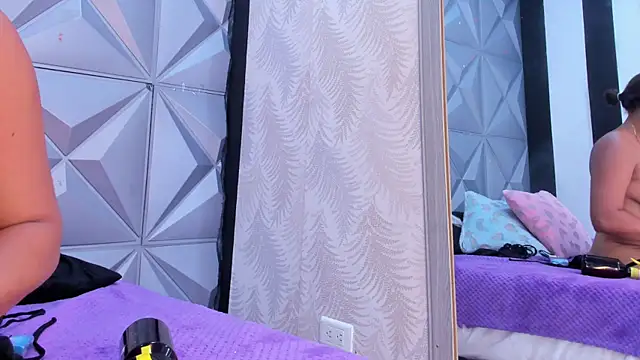 BustyGlow webcam
