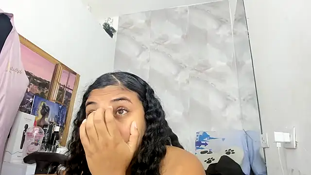 EllyBloom webcam