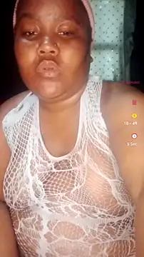 ChubbyMidgetxxx19 webcam