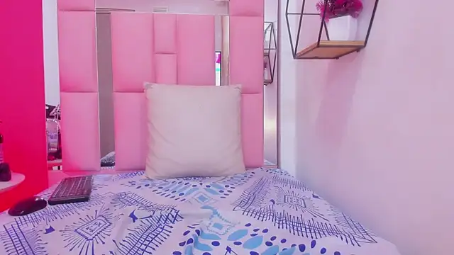 Katecurvy_hot69 webcam