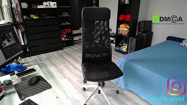 latinoo23bom webcam