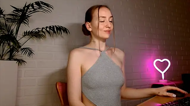 WhitePrincessLuna webcam