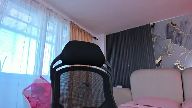 CarolineFyre webcam