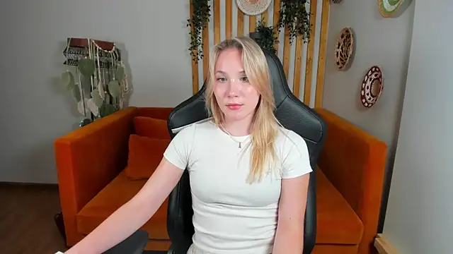 ElaraVoltage webcam