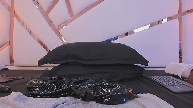 Abby_black_star webcam