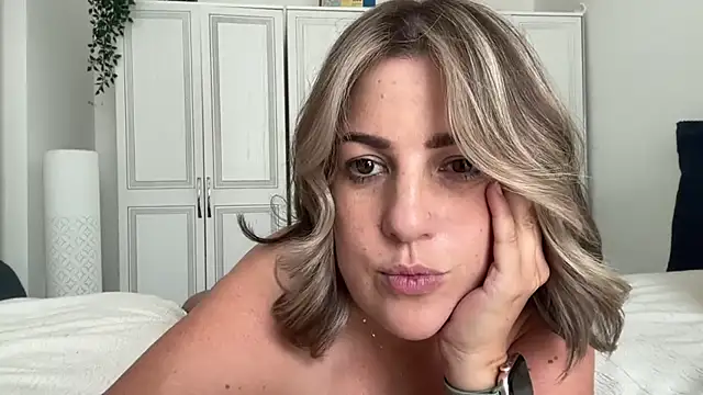 MsBelleWarick webcam