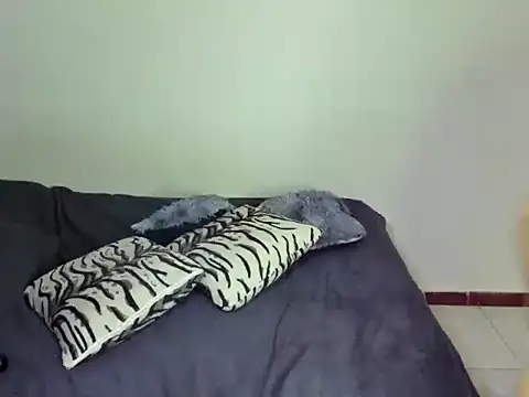 Conie_Squirtt live cam