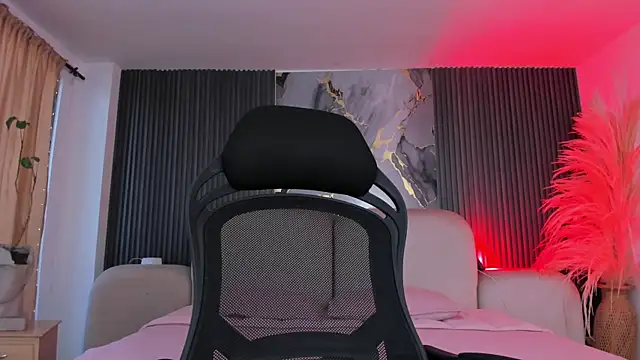 CarolineFyre webcam