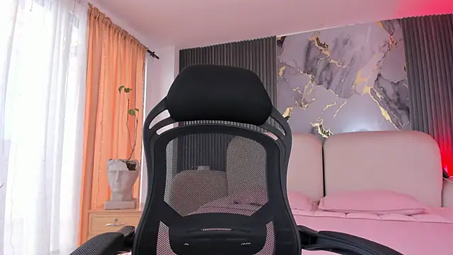 CarolineFyre webcam