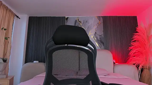 CarolineFyre live cam on StripChat