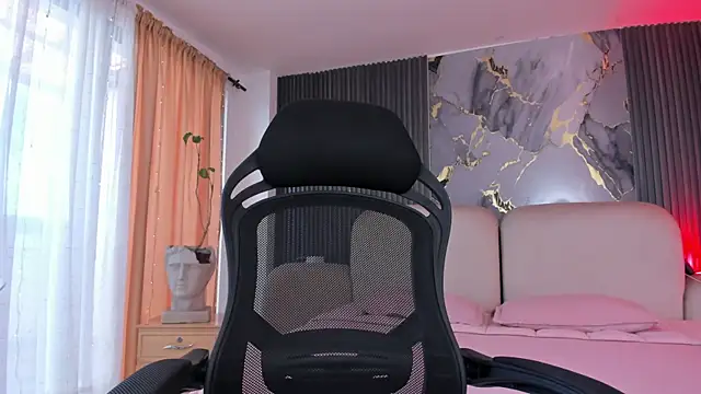 CarolineFyre webcam