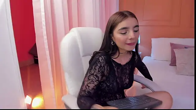 abriil_cutee (F young) - show tits