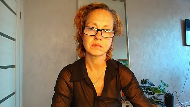 lioraweiss (F mature) - take my blouse