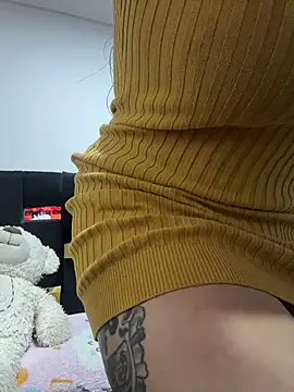 emilyjohanson live cam on StripChat