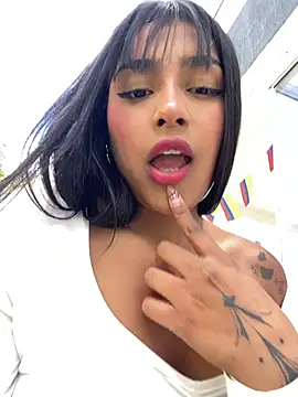 Mariangel_11 live cam on StripChat